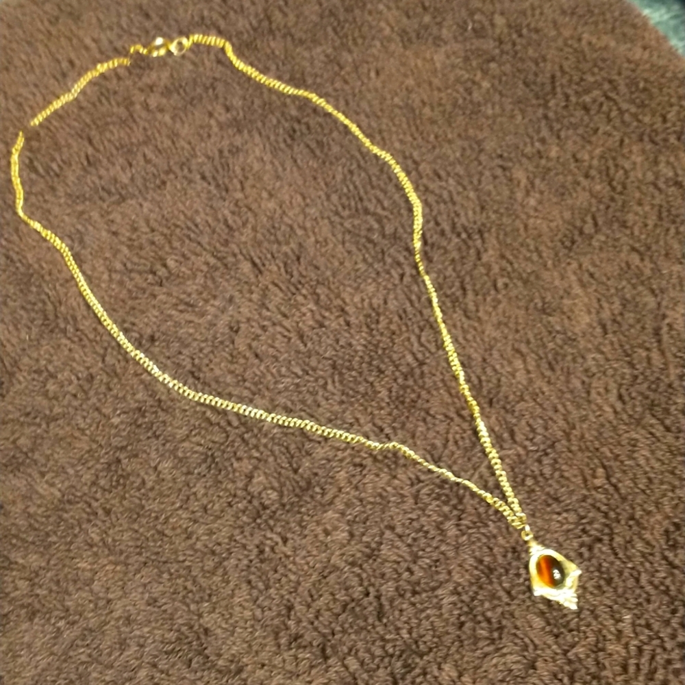 Vintage 18" gold tone necklace with pendant